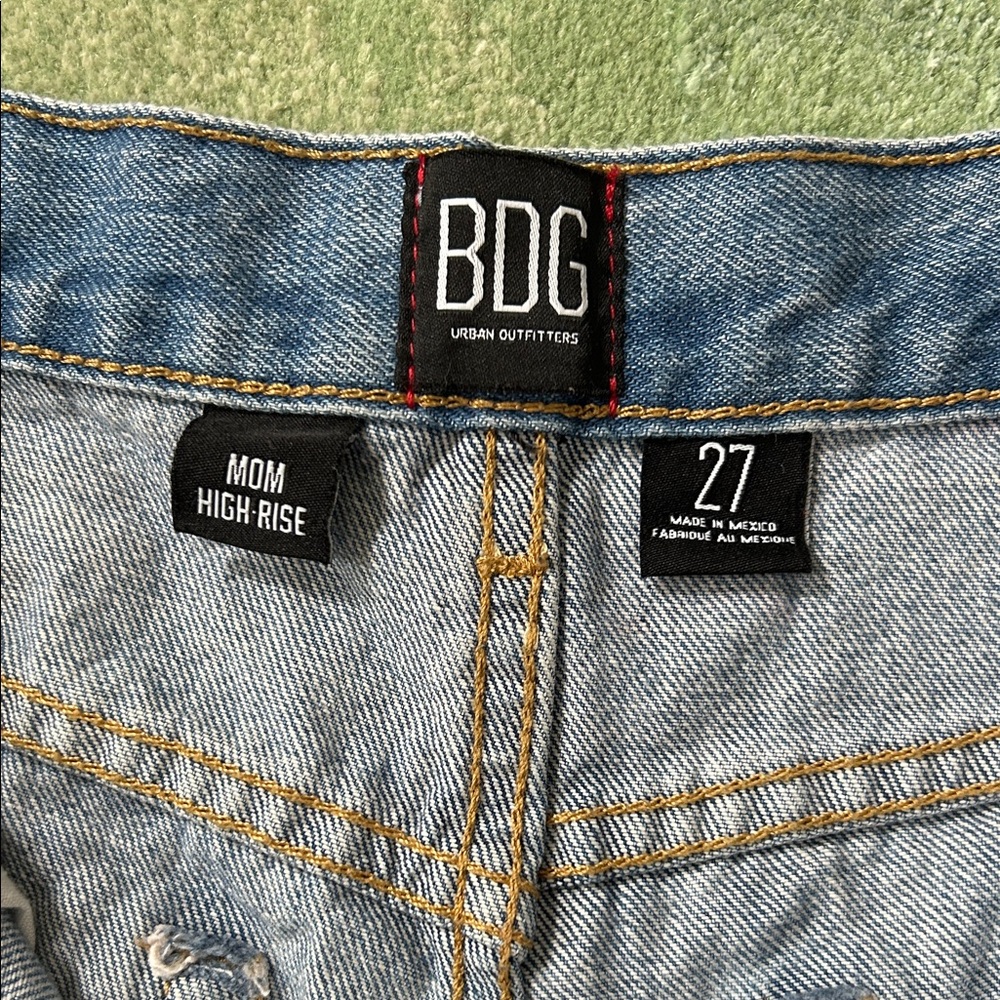BDG Urban Outfitters Mom High-Rise Blue Jean Shorts size 27 - Picture 2 of 4